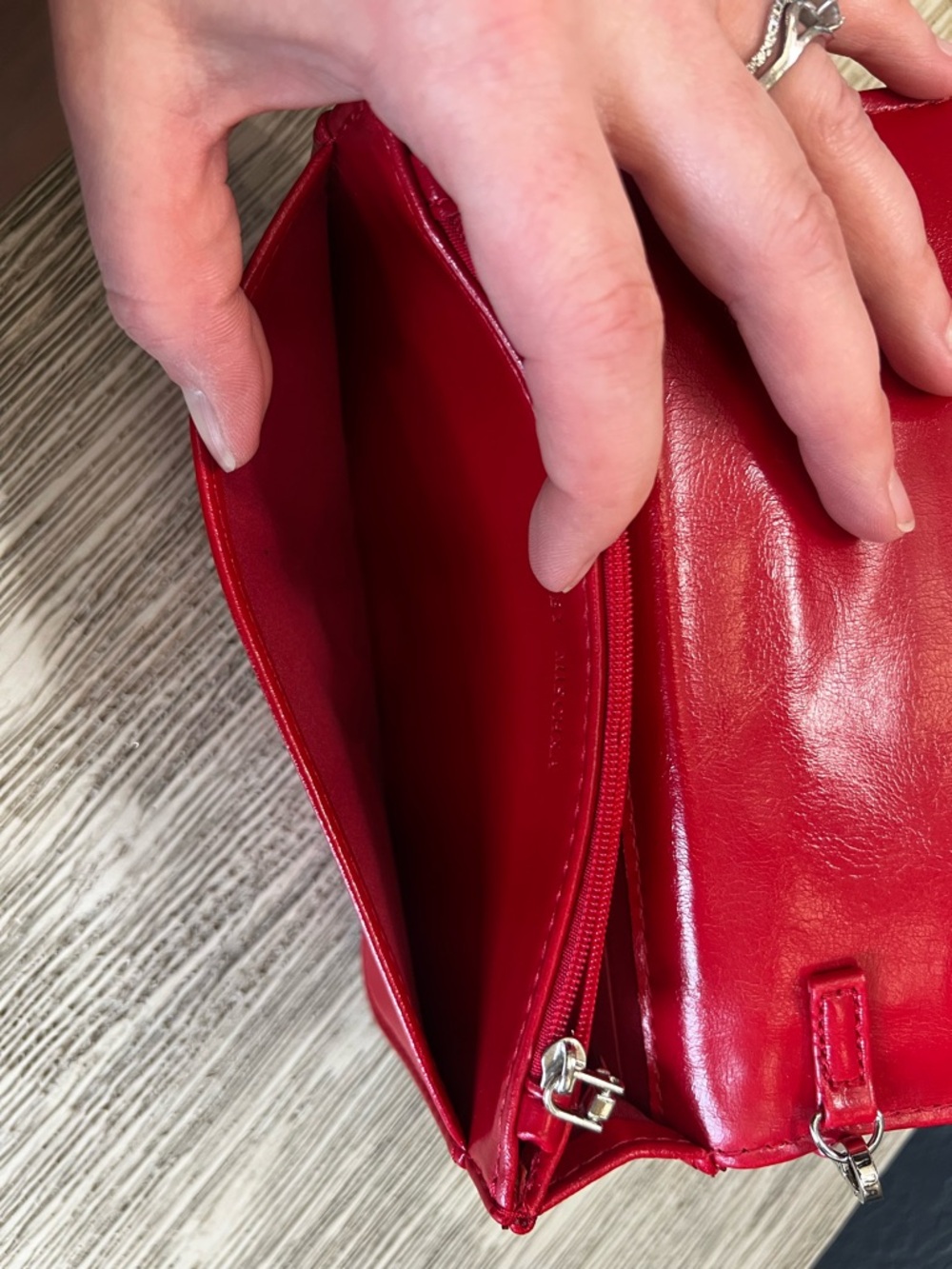 Badgley Mischka Red Quilted Chain Crossbody Bag EUC - Picture 10 of 13